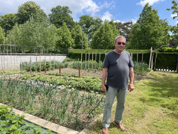 Insolite : une orchidée avec 17 tiges de fleurs chez un passionné à Virey-le-Grand