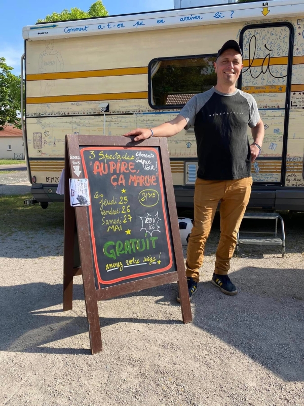 « Au pire ça marche ! »Thierry Combe a garé sa caravane à Saint-Marcel et vous propose 3 spectacles gratuits les 25,26 et 27 mai prochain 