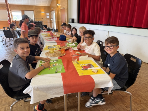 Les jeunes oslonnais ont profité d’un repas « couscous » ce vendredi à la cantine 