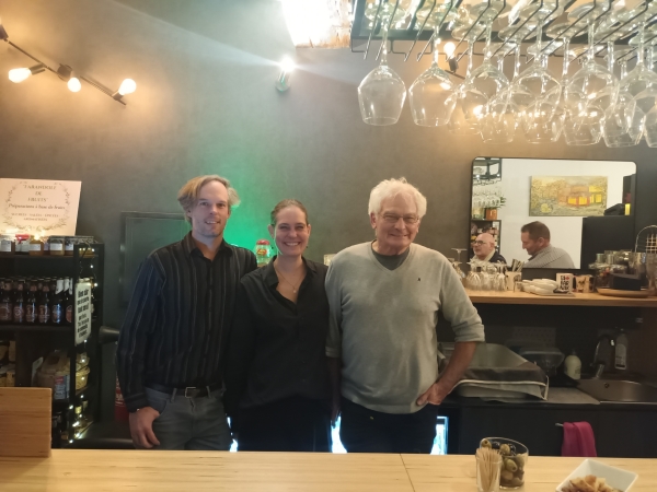 Louhans : la Canadienne a ouvert son bar à "vins du monde" sous les arcades