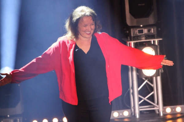 Anne Roumanoff : l’humour pinçant lui va si bien au teint !