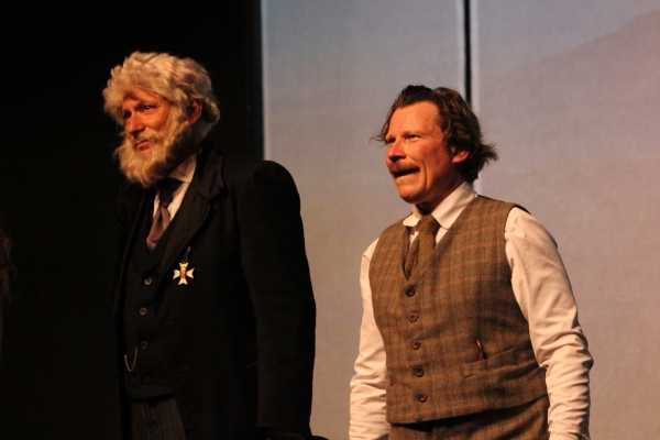 Arthur Conan Doyle et Jules Verne bras dessus, bras dessous, pour que justice soit faite