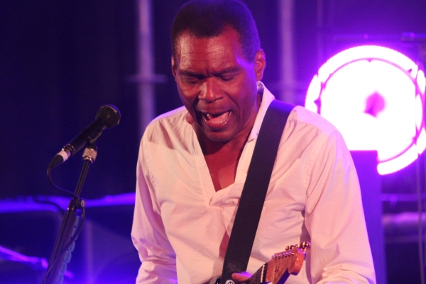 Les envolées du blues ont été mises en lumière à Couches par the Robert Cray band