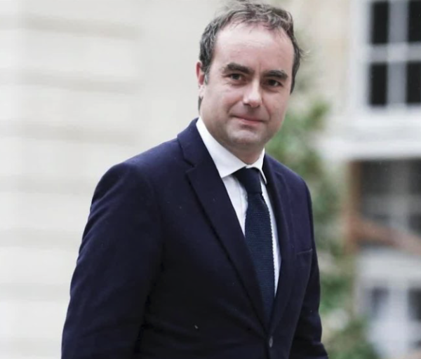 Coup de tonnerre ... Lecornu démissionne 